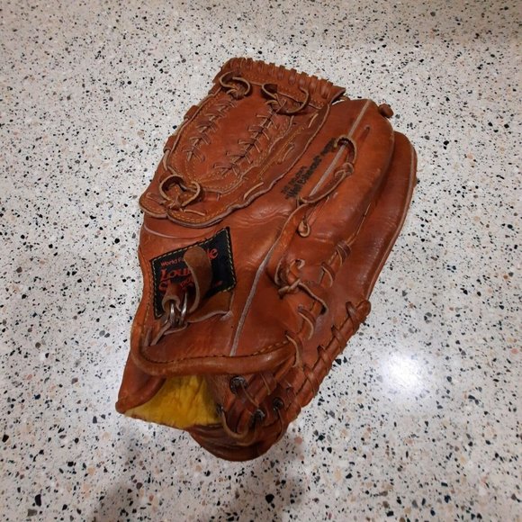 Louisville Slugger G125-5CW RHT Professional Player Design Made in Japan Glove - Picture 1 of 10